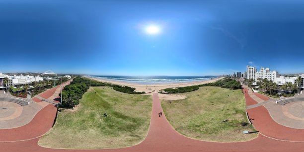 使用无人机拍摄的南海岸海滩和露天剧场的360度航拍照片，摄于南非德班的早晨图片下载