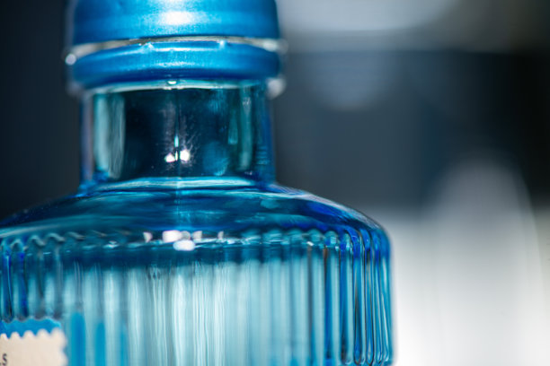 蓝色小药瓶特写照片图片下载