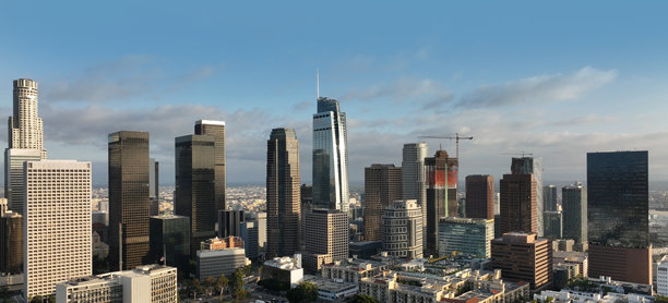 加利福尼亚州洛杉矶的现代城市景观。洛杉矶的无人机视角。洛杉矶市中心天际线的全景照片。洛杉矶金融区的摩天大楼。洛杉矶市的航拍全景。图片下载