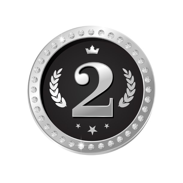 带数字“2”、星星、皇冠和月桂花环的奢华银牌。用于比赛、成就、证书设计的优雅光泽徽章。白色背景上的矢量插图。图片下载
