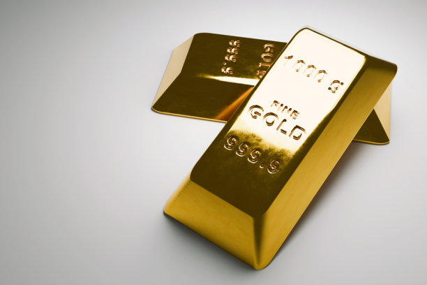 纯金金条的迷人视觉效果，闪耀着丰富而有光泽的金属光泽。这张图片唤起了财富储存、奢华宝藏以及在动荡市场中稳定财富保护的概念。图片下载