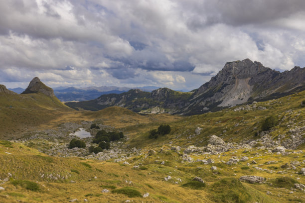 黑山北部杜米托尔国家公园的山地景观图片下载