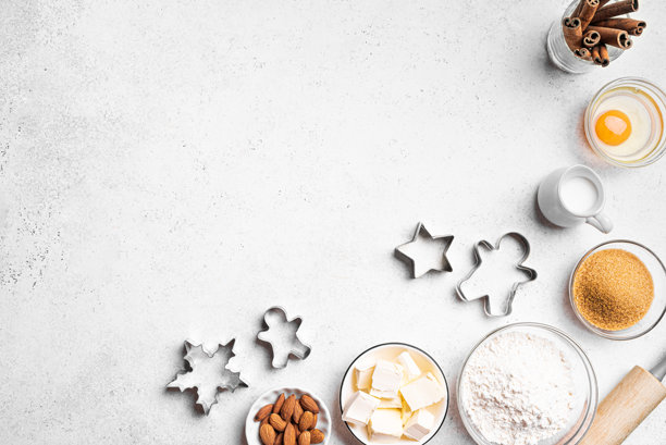 圣诞烘焙背景，包含烘焙原料和饼干模具图片下载