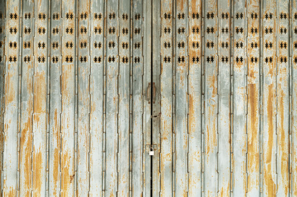 带有星形镂空图案的复古生锈折叠门图片下载