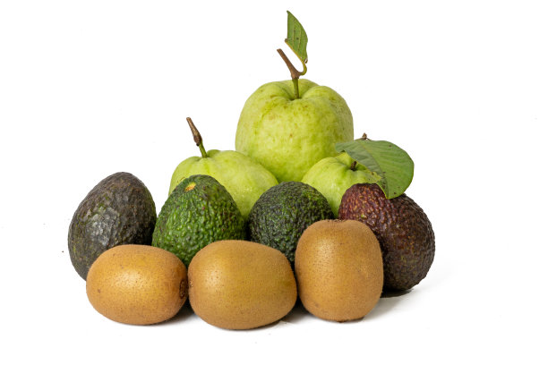 使用高分辨率相机结合焦点堆叠技术拍摄的各种水果照片，背景为白色。图片下载