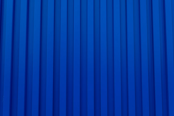 蓝色集装箱背景，蓝色建筑墙面锌板背景，蓝色集装箱墙面。无缝垂直金属面板纹理，带有压花脊和工业设计。货物集装箱背景。写实矢量插画图片下载