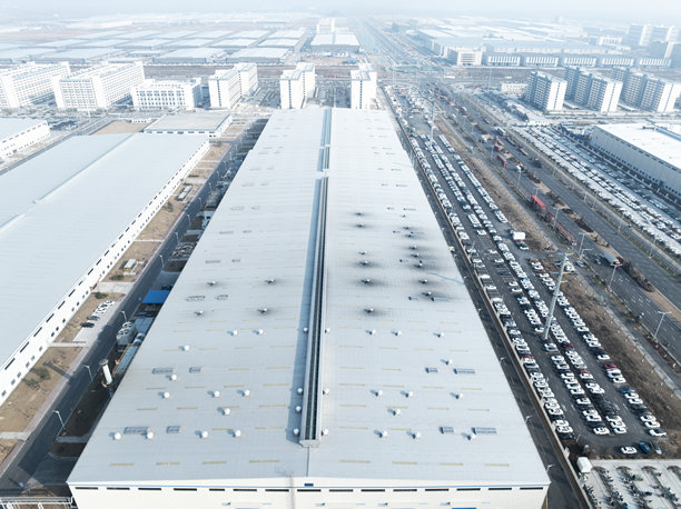 大型汽车制造商和大型工厂的航拍照片图片下载