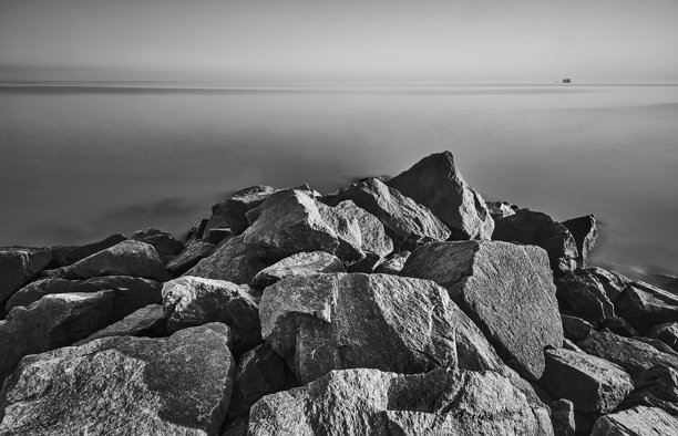 傍晚海滩的长曝光照片图片下载