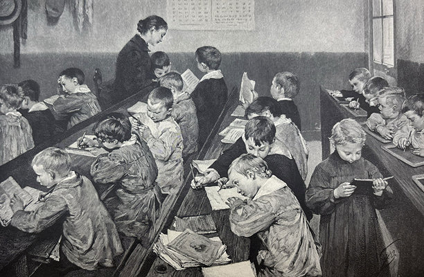 复古插画 - 教室里坐满了男孩，他们面前有纸张和书籍，一位女老师在教室里。图片下载