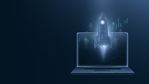 一台未来感十足的笔记本电脑，屏幕上显示着火箭发射的画面。图片下载