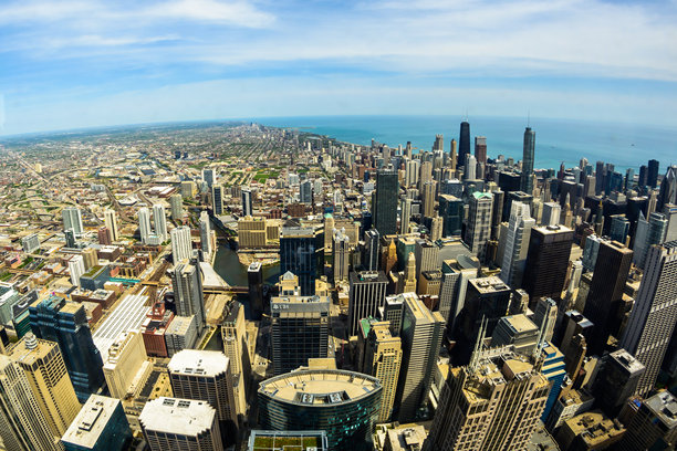 芝加哥伊利诺伊州天际线和摩天大楼的鸟瞰图，包括西尔斯大厦。图片下载