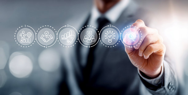 该项目介绍了一项高层次的商业策略概念。用户通过触摸屏幕上代表商业策略元素的图标进行互动：团队合作、伙伴关系、创新与技术、目标与增长。整个可视化服务于一个图片下载