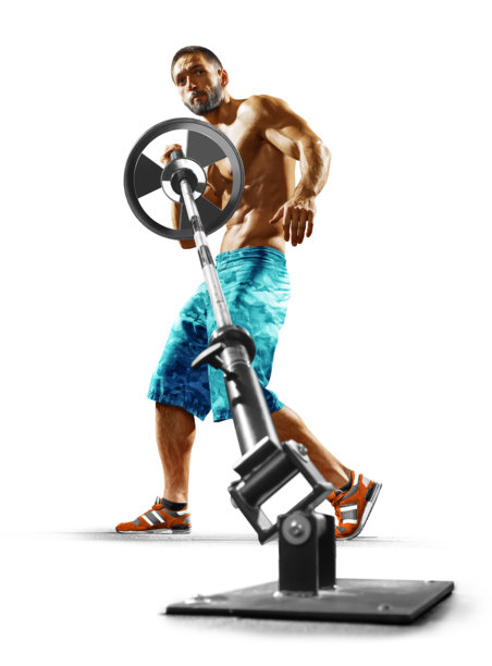 健身男性。年轻健壮的男性在白色背景下锻炼。肌肉发达的健身模特使用哑铃、杠铃和健身器材锻炼的照片。健身与健康概念。孤立。图片下载