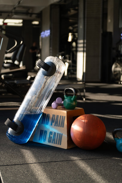 无痛苦无收获 健身箱配重物和水球照片图片下载
