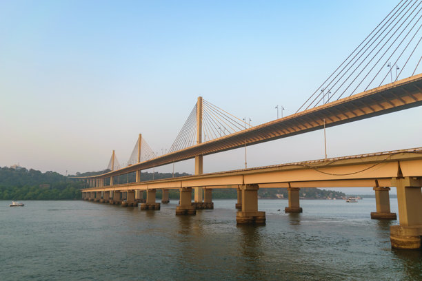 高亚风景优美的海滨自然风光、建筑和海滩照片图片下载