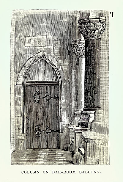 维多利亚时期哥特复兴建筑风格的皇家法院，酒吧房间阳台上的柱子，门，1880年代，19世纪，复古插画图片下载