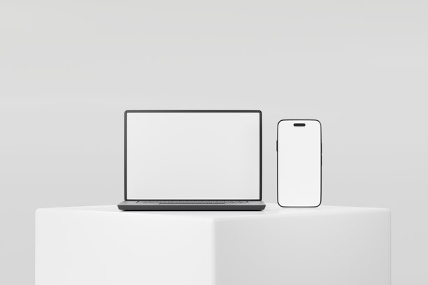极简写实风格的笔记本电脑和智能手机模型，孤立在白色背景上。笔记本电脑和智能手机带有空白屏幕，用于模型广告。3D渲染。图片下载
