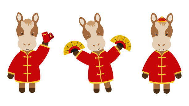 穿着红色服装的卡通春节马角色，一个拿着红包，一个拿着扇子跳舞，另一个戴着节日帽子，扁平矢量插画，非常适合新年祝福图片下载