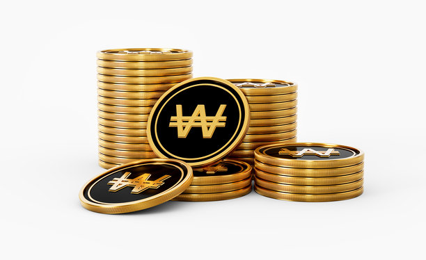 背景为白色的光滑金色和黑色韩元硬币圆币堆叠，三维插画图片下载