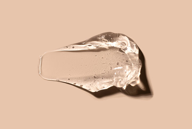 米色背景上特写镜头下的化妆品凝胶精华纹理涂抹图片下载