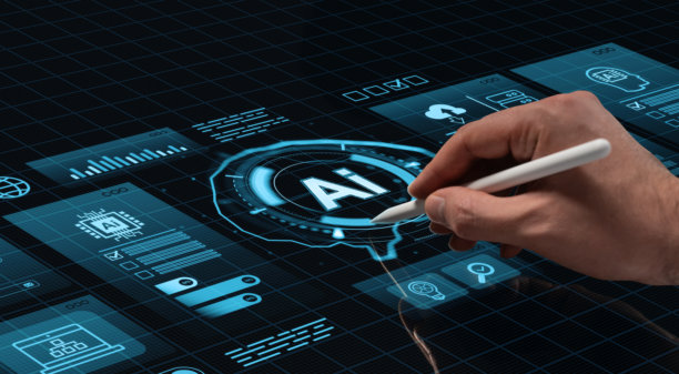 手持触控笔，在现代科技概念环境中的全息HUD屏幕上与未来数字AI界面进行交互图片下载