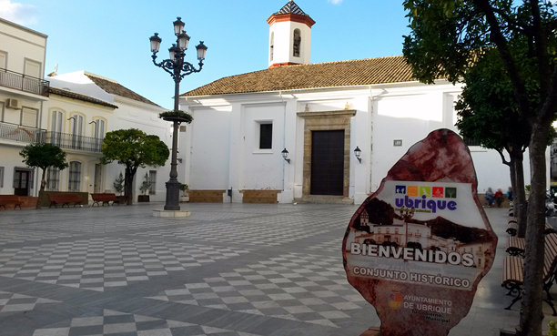 西班牙安达卢西亚省的Ubrique（乌夫里克）的素材照片。西班牙安达卢西亚省的Ubrique（乌夫里克）的素材照片。西班牙安达卢西亚省的“白色村庄”（Pueblos blancos）的素材照片。西班牙安达卢西亚省的白色村庄的素材照片。图片下载