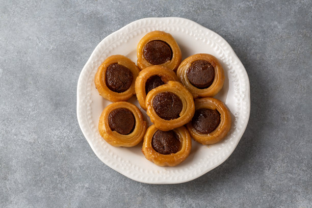 罗克萨基亚，传统希腊香草和巧克力糕点浸泡在糖浆中图片下载