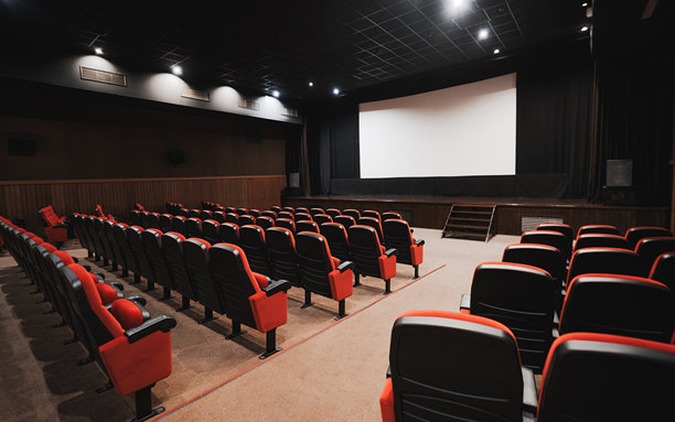 空荡荡的电影院，屏幕空白图片下载