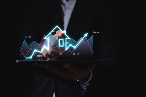 房地产投资概念，能效评级和房产价值，虚拟屏幕上的在线房产。家庭新居，房屋搜索，土地价格，房产税。图片下载