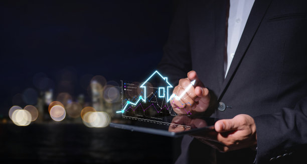 房地产投资概念，能效评级与房产价值，虚拟屏幕上的房地产在线交易，新家，房屋搜索，土地价格，房产税。图片下载