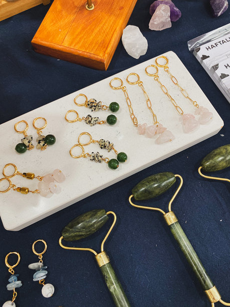 手工珠宝展示的详细视图图片下载