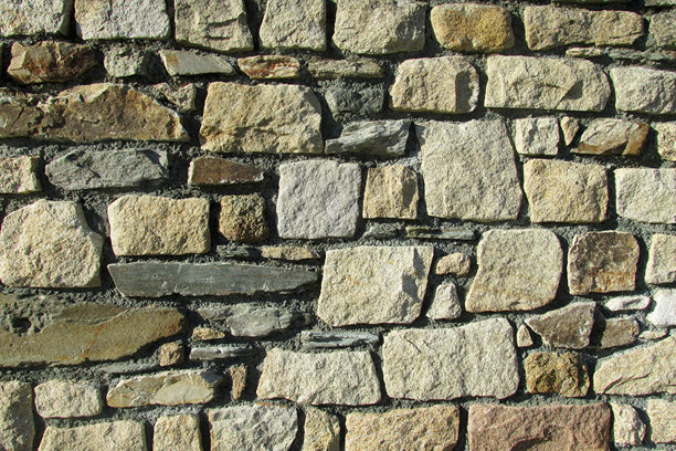 砖墙纹理，带有均匀的矩形砖块和可见的灰缝，表面平整图片下载