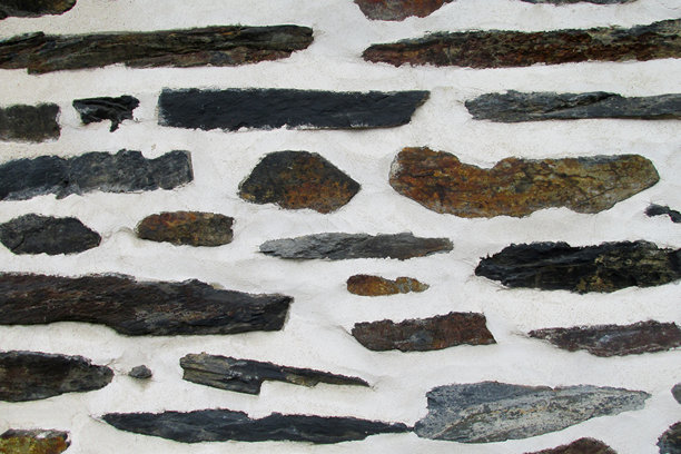 平整表面的砖墙纹理，砖块呈统一的长方形，有可见的砂浆线图片下载