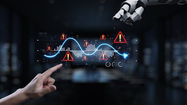 未来科技背景下，机械臂和人类手指指向警告标志，展示数据模式分析图片下载