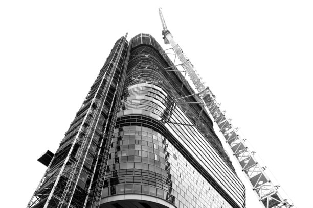 城市摩天大楼的黑白构造，白色背景，留有复制空间图片下载