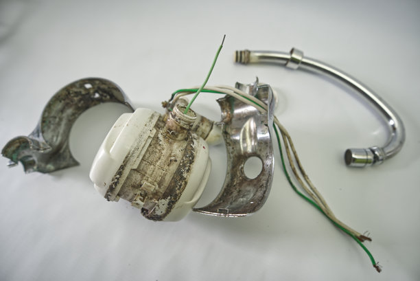 带温控的电动厨房水龙头图片下载