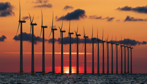 大功率海上风力涡轮机设计。三维插画图片下载