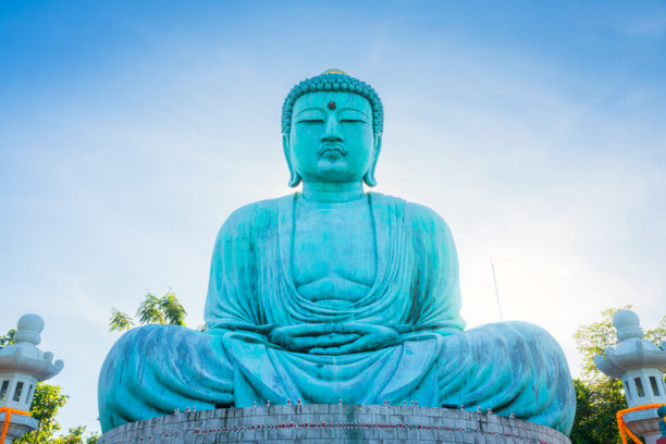 泰国北部南邦府湄挞市的帕塔多伊帕占寺（Wat Phra That Doi Phra Chan）的抹灰佛像，即镰仓大佛（Daibutsu），这是泰国未被发现的旅游景点。图片下载