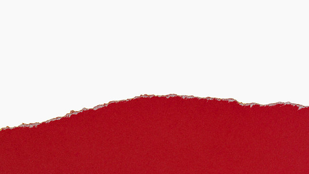 带有撕裂边缘的明亮水平红色纸条，平铺在透明背景上，有复制空间。红色撕裂纸，干净的白色背景和粗糙的边缘纹理。自然背景纹理图片下载