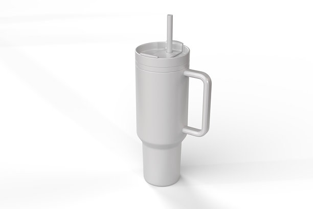 带手柄和吸管的钢制保温杯模型，孤立在背景上，可用于升华的马克杯，饮料品牌营销。逼真的便携式绝缘杯，冷饮保温杯图片下载