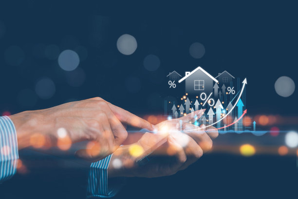 房地产投资概念。买卖房产以获利。现金流、增值、税收优惠。在虚拟屏幕上在线买卖房屋和房地产。房地产市场图片下载