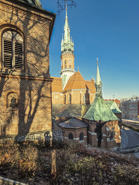 位于波兰克拉科夫的一座历史悠久的罗马天主教教区教堂。图片下载