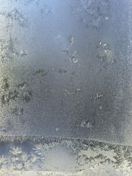 霜花图案，玻璃图案，霜，冰冻的玻璃，窗户上的霜花图案，雪的特写，雪的微距摄影，美丽的雪花照片，美丽的雪景照片，雪背景纹理，白色背景，雪花的特写，美丽的冬季图片下载