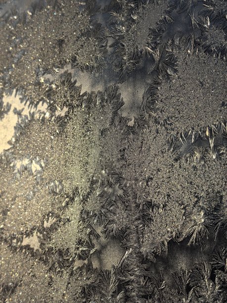 霜花图案，玻璃图案，霜，冰冷的玻璃，窗户上的霜花图案，雪的特写，雪的微距摄影，美丽的雪花照片，美丽的雪景照片，雪背景纹理，白色背景，雪花的特写，美丽的冬图片下载