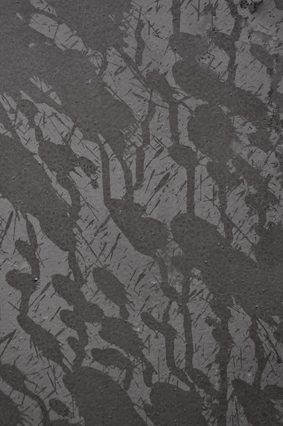 灰色背景，灰色墙壁上留有雨滴痕迹的照片图片下载