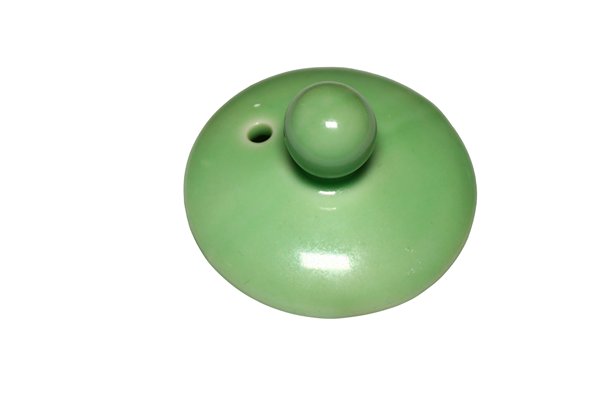 白色背景上的绿色物体特写，适用于设计和插画图片下载