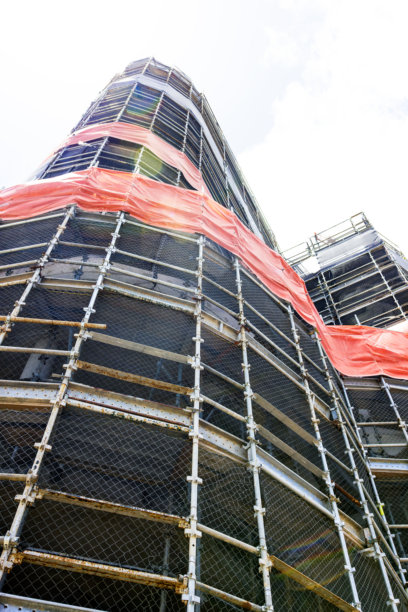 城市摩天大楼的建造，白色背景，留有复制空间图片下载