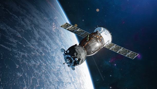 地球轨道上的宇宙飞船。国际空间站视角。星云与繁星。宇宙飞船。美国国家航空航天局提供的图像元素。照片拼贴。非人工智能生成图片下载