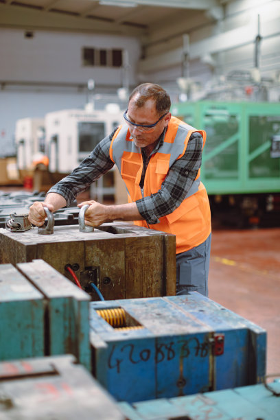 金属加工数控铣床工作。模具制造过程。图片下载