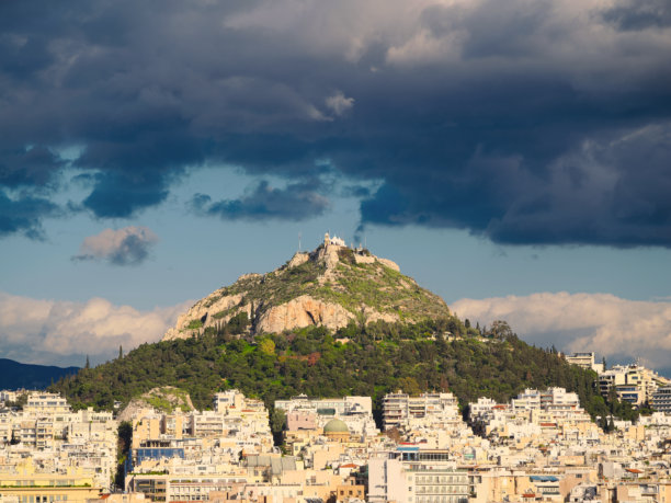 雅典城市景观，远眺利卡维多斯山，高分辨率照片图片下载